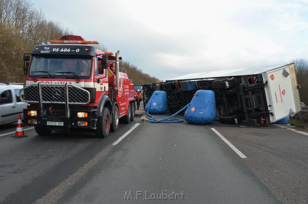 VU LKW umgestuerzt A 1 Rich Saarbruecken Hohe AS Koeln Niehl P101.JPG - Miklos Laubert